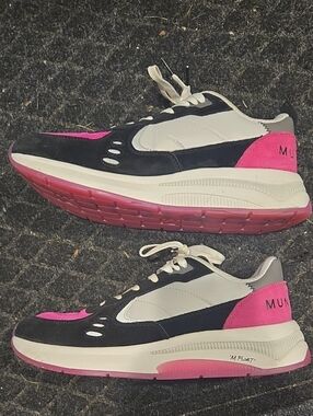 MUNICIPAL ORIGIN SIZE 10 Pink & Black Low-Top Athletic Sneakers